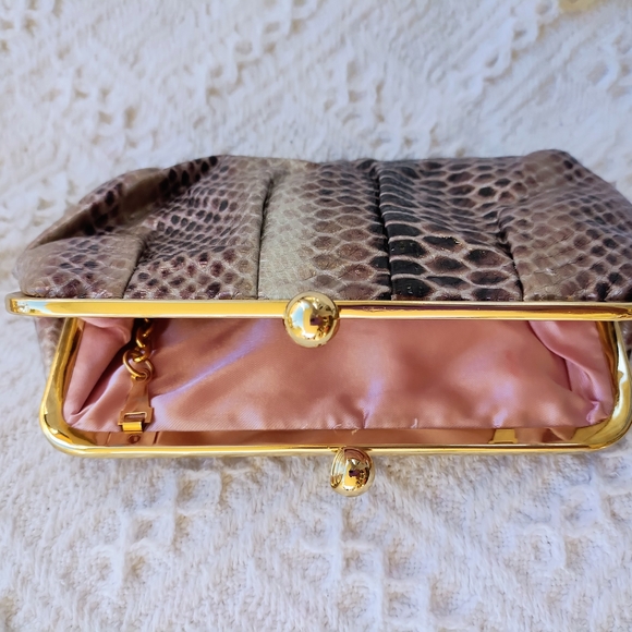 Elegant Joan Rivers Snakeskin Pattern Clutch with Gold Chain - Picture 3 of 5